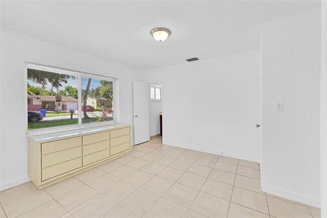 Building Photo - 6421 SW 16th St