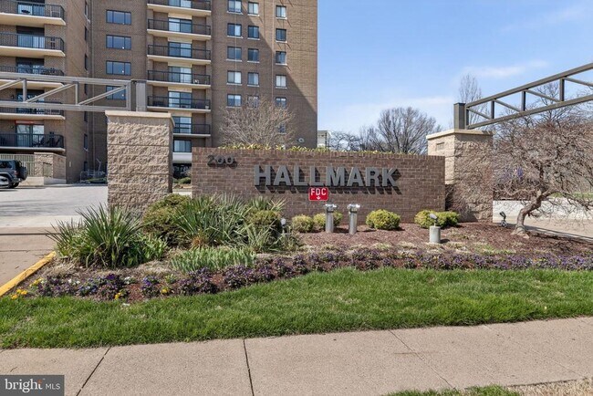 Building Photo - 200 N Pickett St