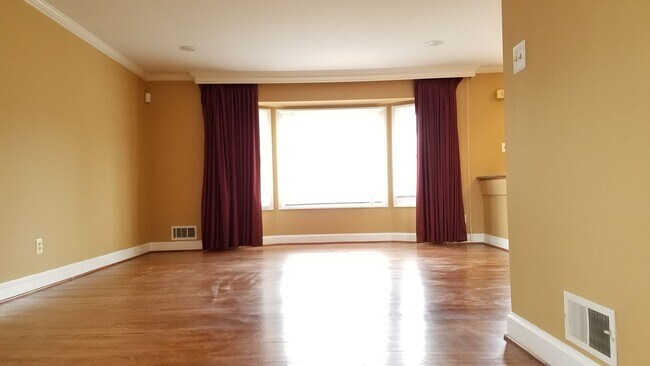 Building Photo - Spacious single family home in established Rockville neighborhood available now!