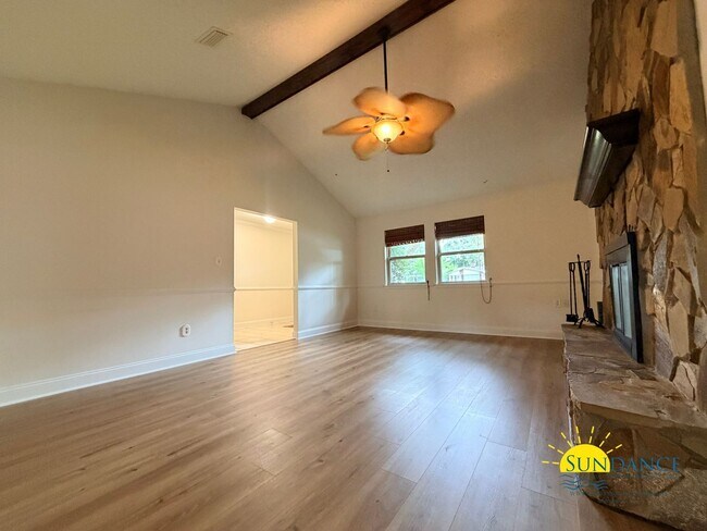 Building Photo - Stunning 3 Bedroom Home in Valparaiso with In-ground pool!
