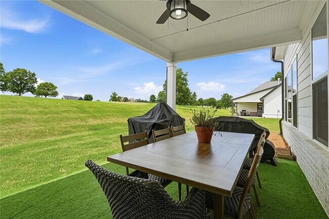 Building Photo - 2049 Chestnut Oak Trl