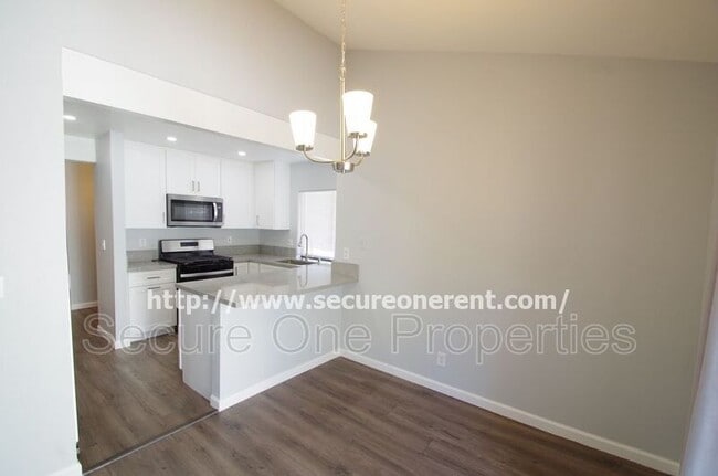 Building Photo - 6255 Canoga Ave