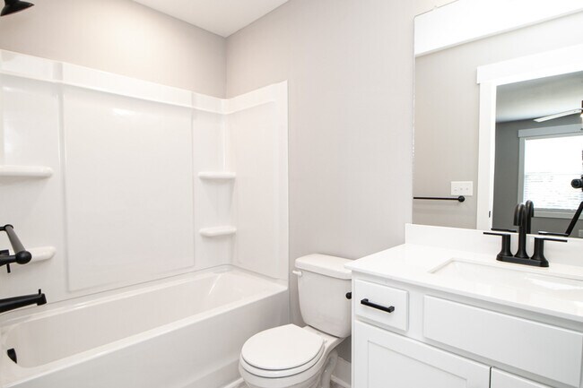 Building Photo - 1602 Jonathan Wade Cir
