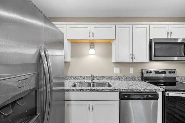Building Photo - Sophisticated Sango Townhouse in a Gated C...