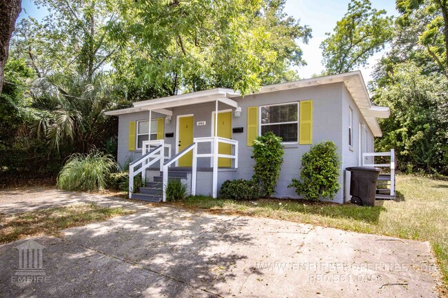 Building Photo - Great Duplex Just South of Downtown