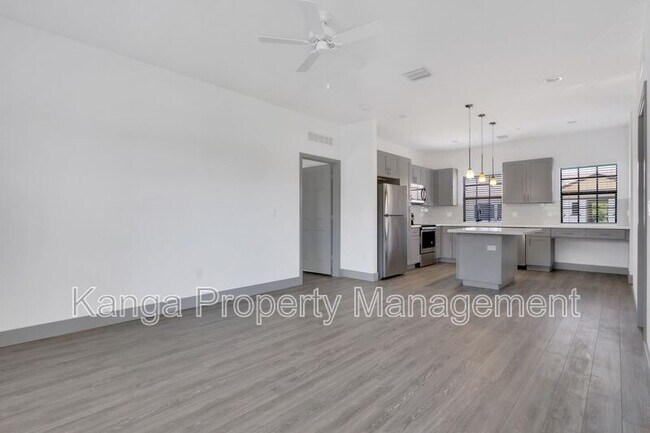 Building Photo - 630 NE 14th Ct