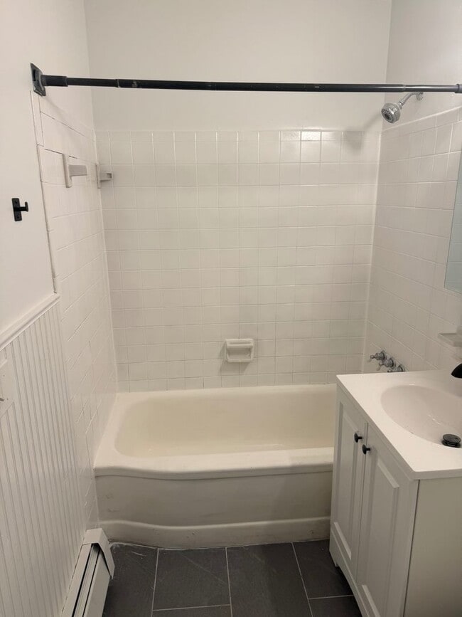 Building Photo - Spacious Two-Bedroom Unit in a Charming Property – Available Now!
