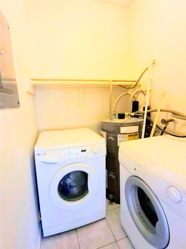 Building Photo - 500 Tiki Dr