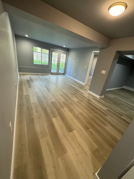 Building Photo - 881 Skyline Dr