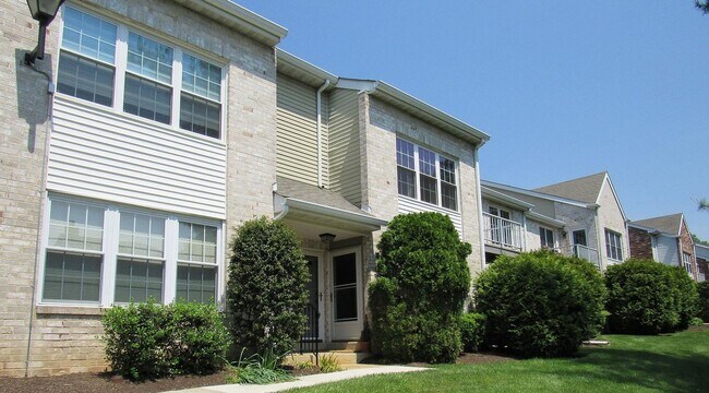 Building Photo - 313 Glen Ln