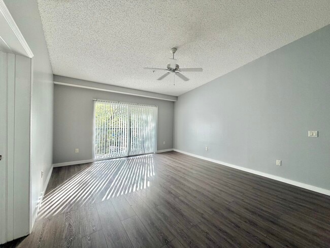 Building Photo - 1100 Crestwood Ct S