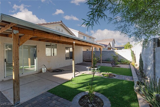 Building Photo - 8564 Shady Pines Dr