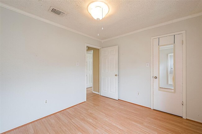 Building Photo - 14947 Heritage Wood Dr