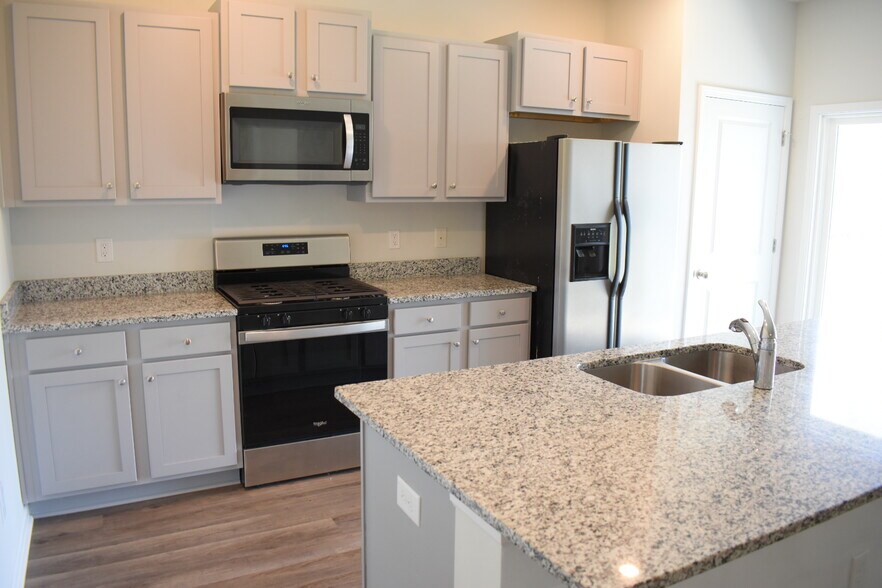 Building Photo - 832 Delta Ct