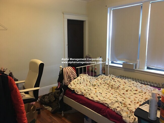 Building Photo - 349 Pleasant St