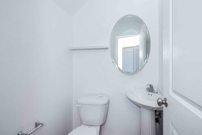 Building Photo - MOVE IN SPECIAL!!! $500 OFF FIRST MONTHS R...