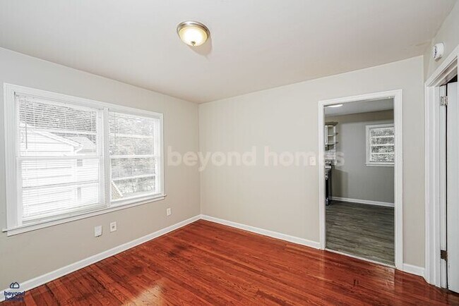 Building Photo - Ready to love where you live? 3 Bed 1 Bath Home Ready for You!