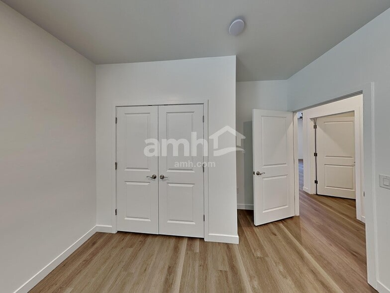 Building Photo - 6533 E Paseo Alga