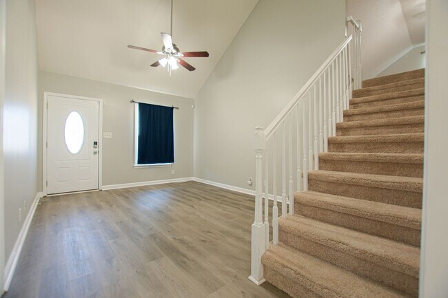 Building Photo - 1701 Autumnwood Blvd