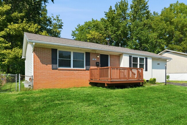 Building Photo - Charming 3-Bedroom Columbus Home