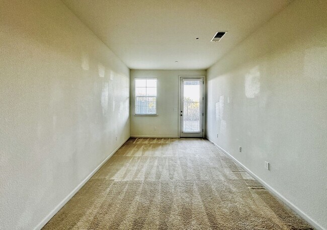 Building Photo - 313 Jacquelyn Ln