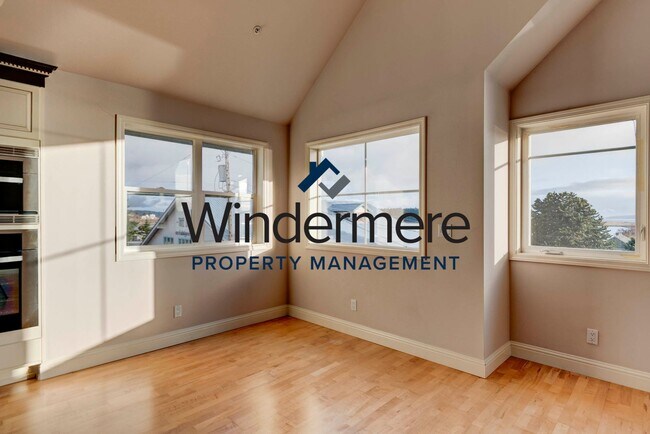 Building Photo - 2 Bedroom Waterview Condo