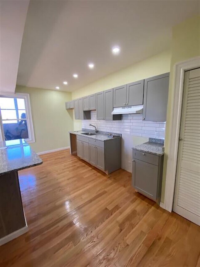 Primary Photo - 289 Windsor St