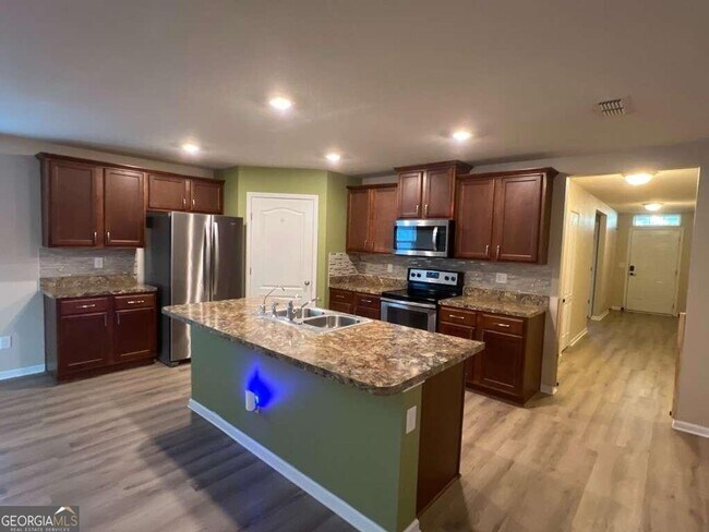 Building Photo - Act Fast on this Beautiful 4BR/2BA