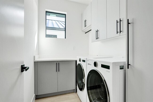 Building Photo - Southwest 7th Avenue, Fort Lauderdale, FL 33315 - 3 BR 3.5 BA townhouse