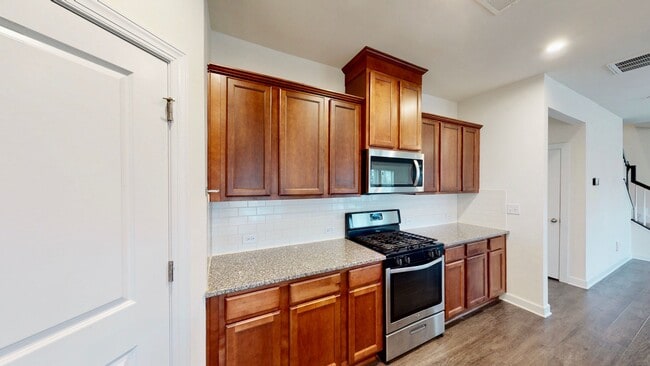 Building Photo - 4500 Collingham Dr