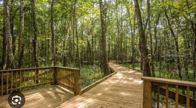 Building Photo - 16 Samantha Ct