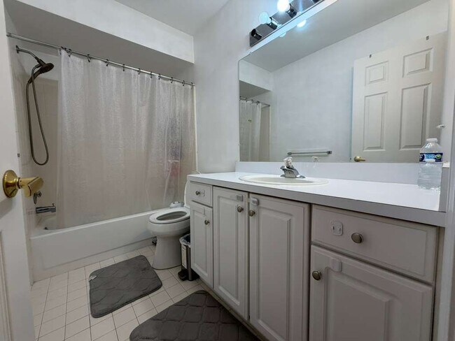 Building Photo - 1154 Bluebird Dr