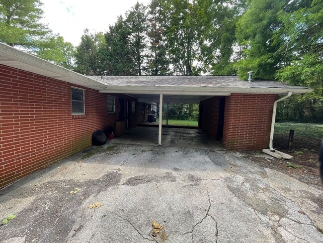 Building Photo - 323-325 Watauga Dr