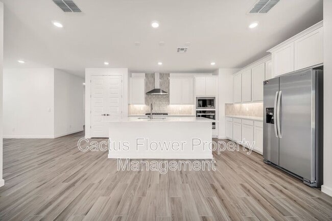 Building Photo - 6946 W Buckhorn Trail