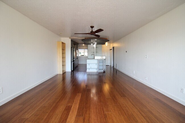 Building Photo - 7545 N Edgewater St