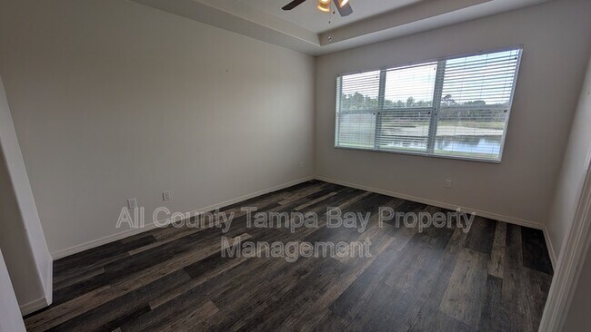 Building Photo - 17449 New Cross Cir