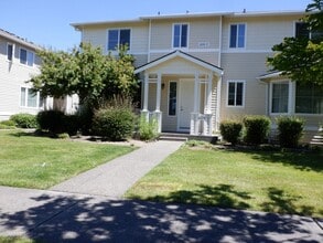 Building Photo - 2010 Garry Oaks Ave