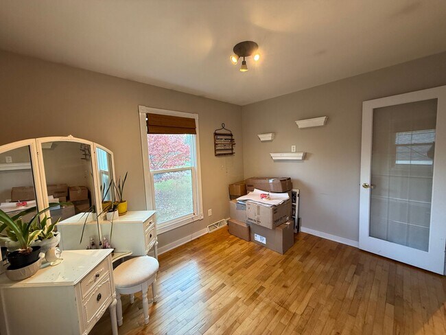 Building Photo - 3-Bedroom, 1-Bath Home for Rent – Lowell