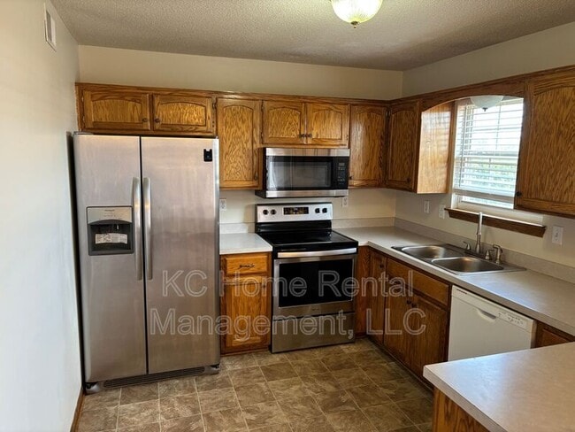 Building Photo - 501 Regina Ct