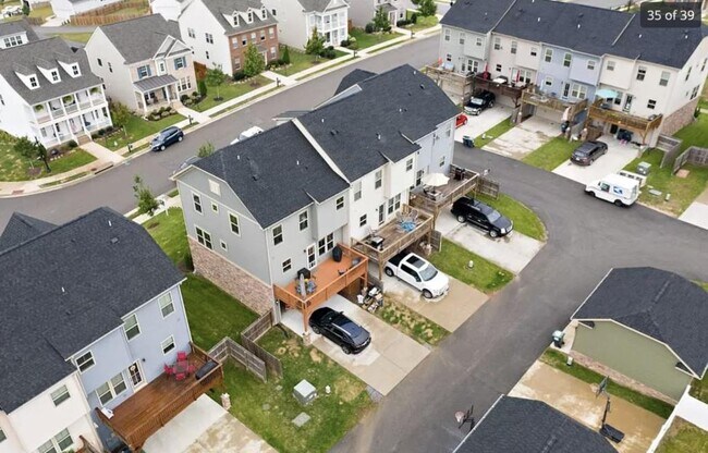 Building Photo - 16621 Gossamer Dr
