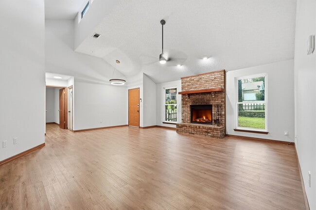 Building Photo - 124 Beverly Dr