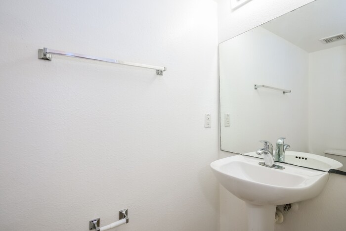 Building Photo - 508 Mallard Ct