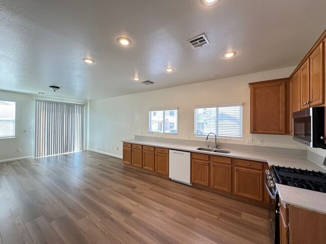 Building Photo - Bella Terra At Southern Highland