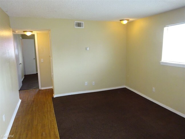 Building Photo - 810 NW 12th St