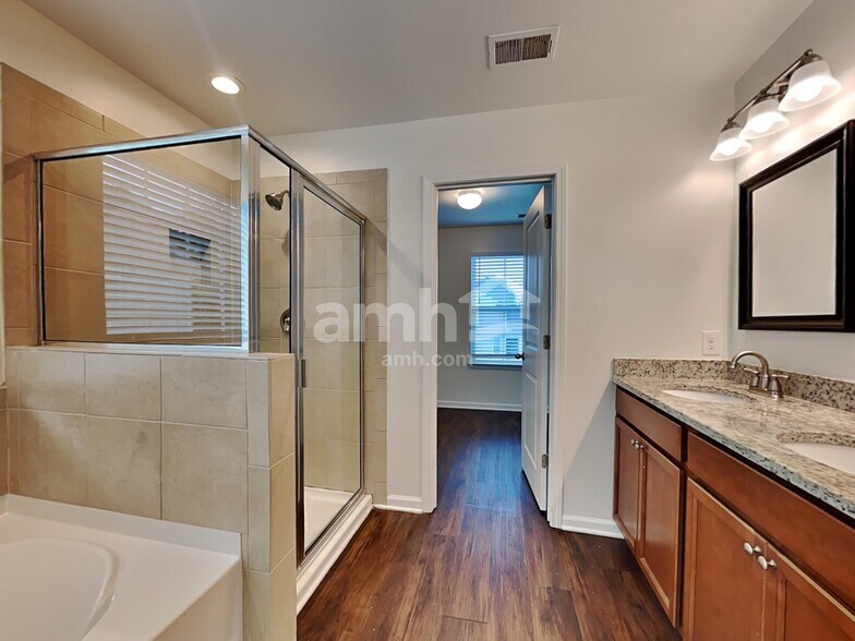 Building Photo - 1360 Hermitage Ln