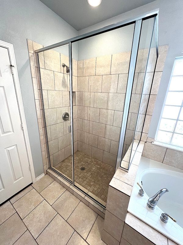 Building Photo - 525 Waterview Dr