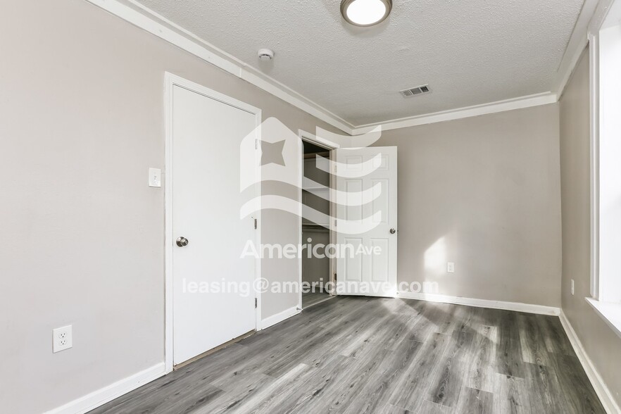 Building Photo - 318 W 50th St