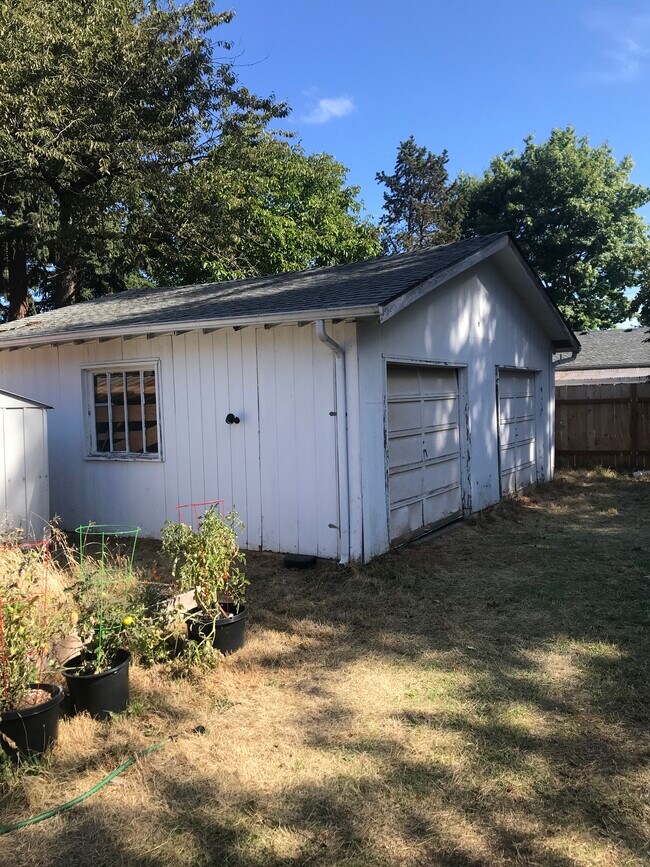 storage in the 2 car garage - 2814 SE 133rd Ave
