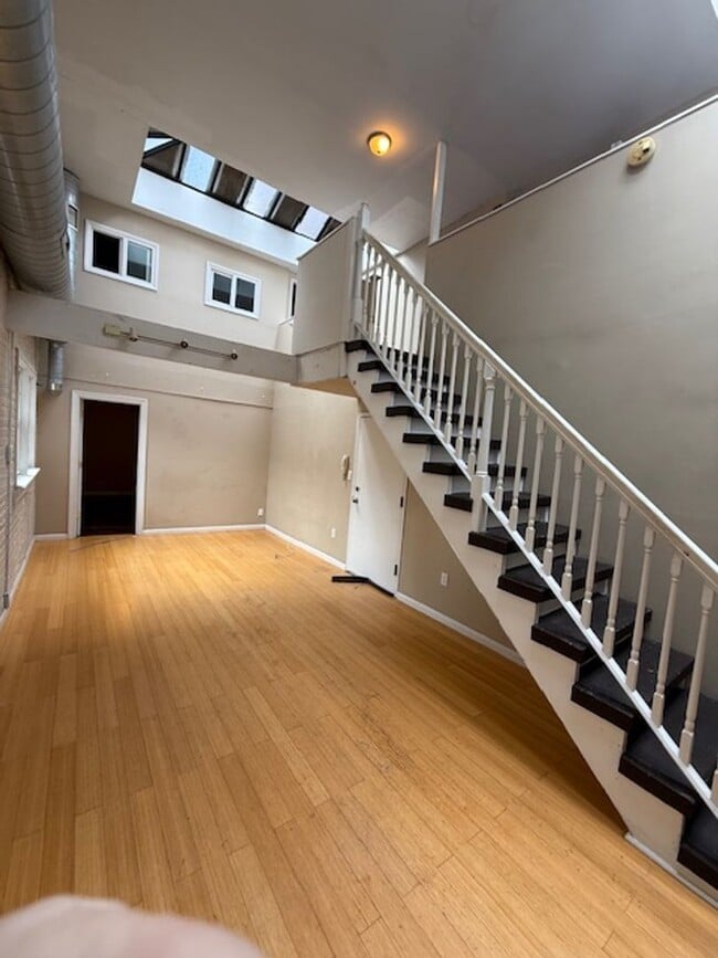 Building Photo - Bright Loft-Style 2-Bedroom in Center City...