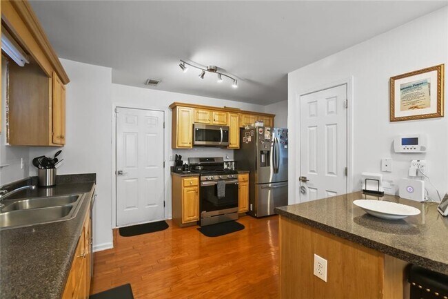 Building Photo - 1464 Gates Cir SE